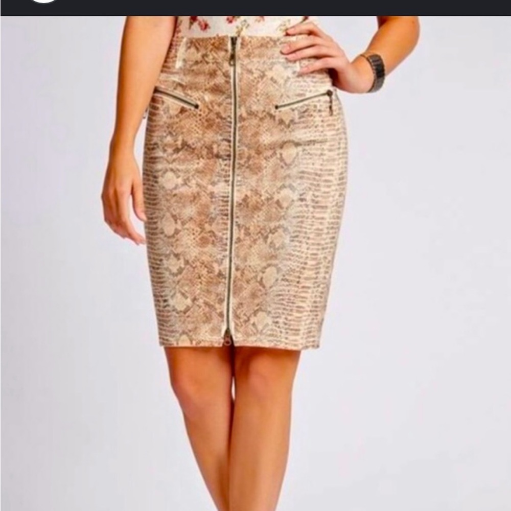 GUESS Longette Milk Showdown Snake Foil Moto Pencil Skirt Size 26